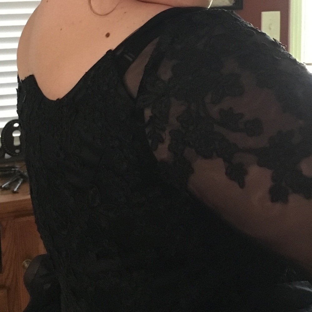 PLUS FORMAL/PROM DRESS - Picture 4 of 7